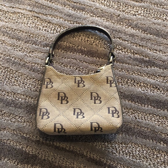 Dooney & Bourke Handbags - Dooney & Bourke Wristlet Bag